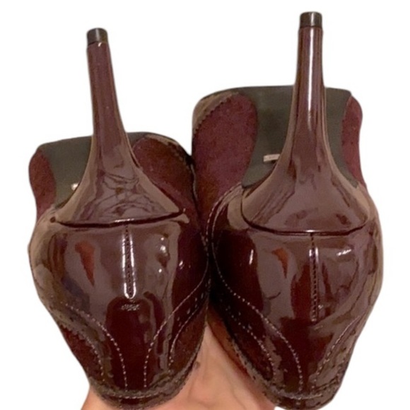 Dana Buchman Sz 8, pointed wingtip shoe, excellent detail. Very stylish. - Picture 6 of 14